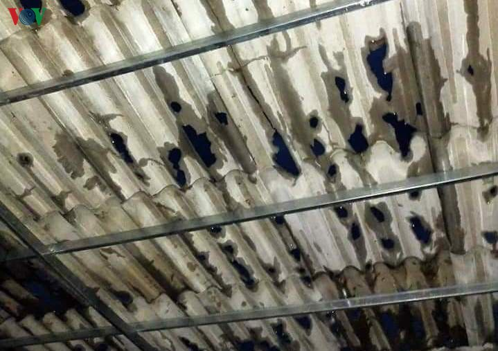 Mưa đá khổng lồ dội xuống xã biên giới Lai Châu, hàng trăm ngôi nhà tan hoang - 7