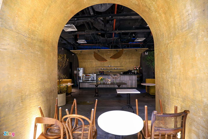 Được mở cửa trở lại, hàng loạt trung tâm thương mại tại TP.HCM vắng khách - 4