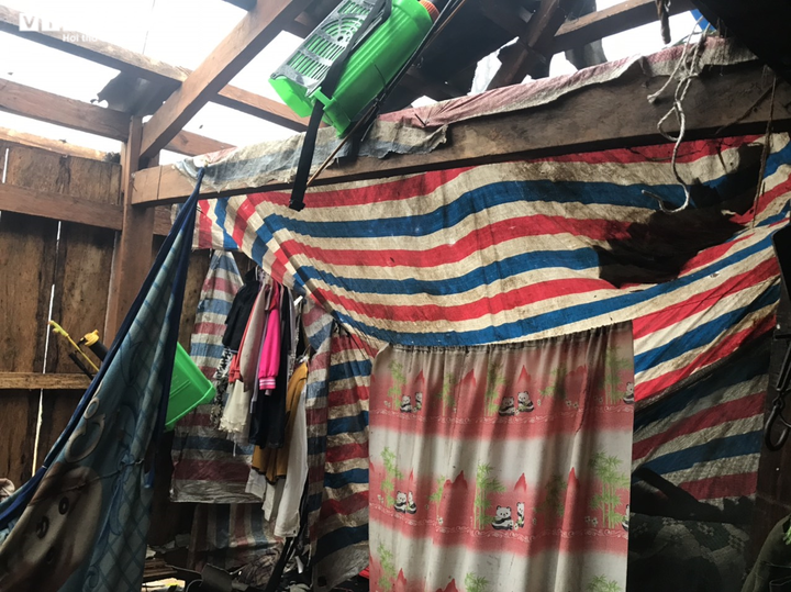 Mưa đá xuyên thủng hơn 2.000 mái nhà, dân Lai Châu lâm cảnh màn trời chiếu đất - 13