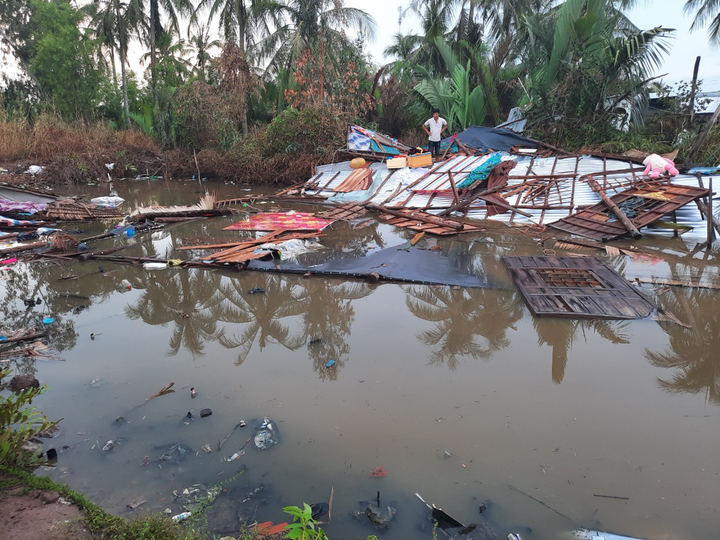 Lốc xoáy khiến 37 căn nhà ở Kiên Giang bị sập và tốc mái - 2