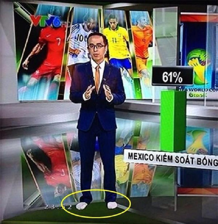 Ảnh hậu trường khác xa khi lên sóng của các MC truyền hình nổi tiếng - 7