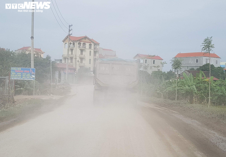 Trạm trộn bê tông trái phép mọc lên như nấm, tàn phá môi trường sông Đuống - 2