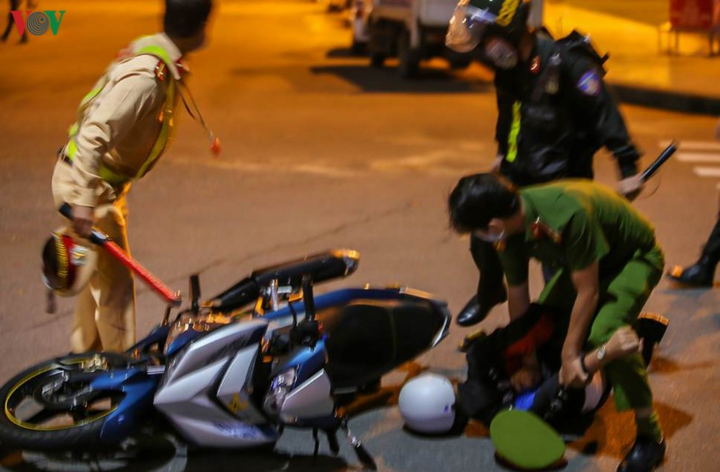 Ảnh: Công an trắng đêm truy quét 'quái xế' tại Đà Nẵng - 5