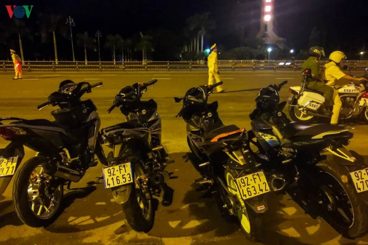 Ảnh: Công an trắng đêm truy quét 'quái xế' tại Đà Nẵng - 7