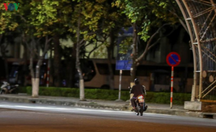 Ảnh: Công an trắng đêm truy quét 'quái xế' tại Đà Nẵng - 8