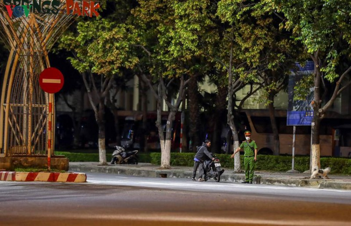 Ảnh: Công an trắng đêm truy quét 'quái xế' tại Đà Nẵng - 9