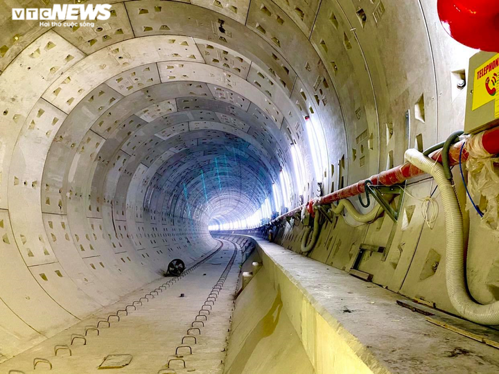 Chủ tịch TP.HCM Nguyễn Thành Phong thị sát tuyến Metro Bến Thành - Suối Tiên - 8