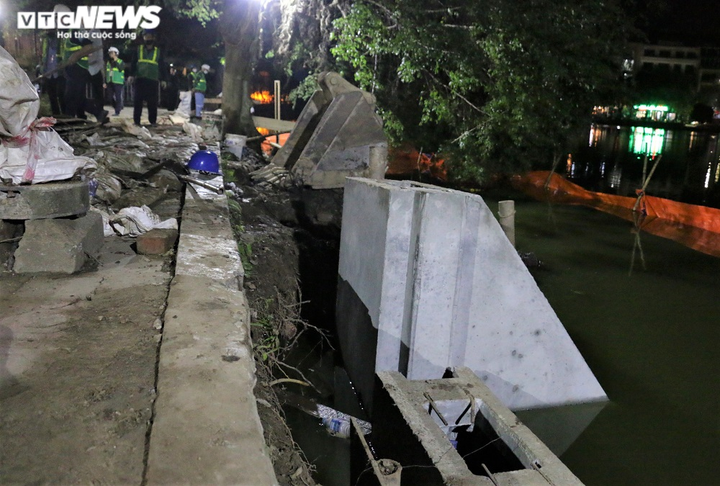 Công nhân xuyên đêm đưa khối bê tông đúc sẵn nặng 2,5 tấn kè Hồ Gươm - 7