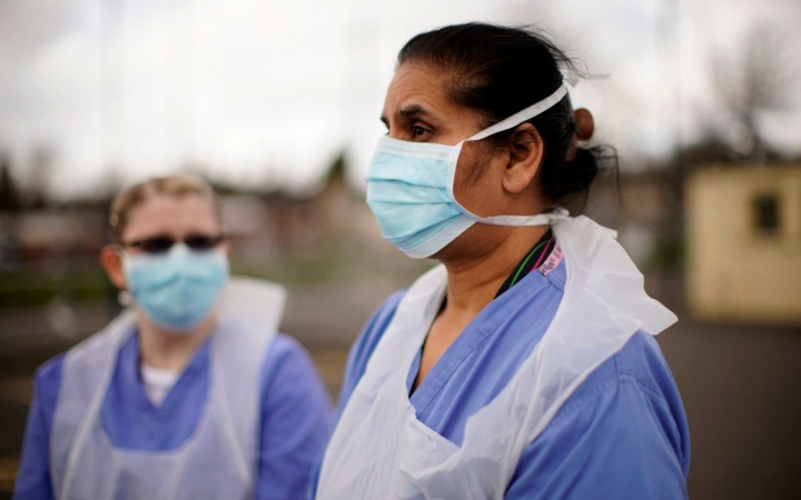 Phụ nữ vẫn bị đối xử tệ dù là lao động chính trong dịch COVID-19 - 3