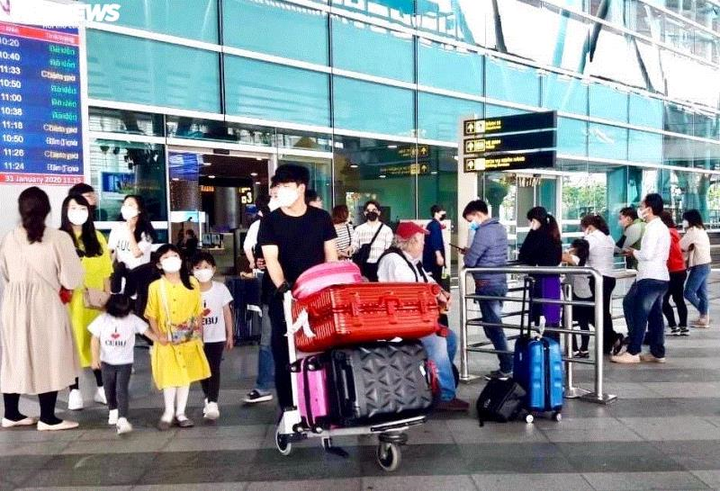 TP.HCM cách ly gần 20 chuyên gia nước ngoài nhập cảnh vào thành phố - 1