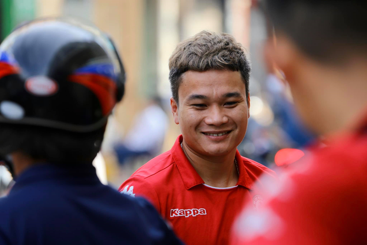 Công Phượng cùng CLB TPHCM hội quân, chuẩn bị rèn thể lực - 4