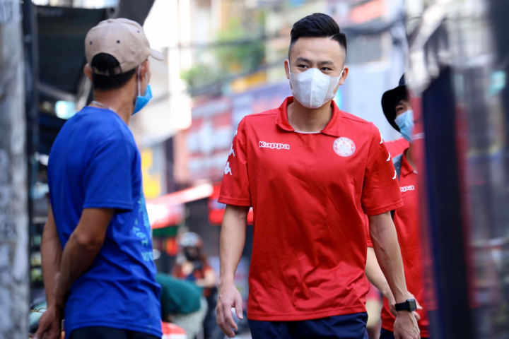 Công Phượng cùng CLB TPHCM hội quân, chuẩn bị rèn thể lực - 7