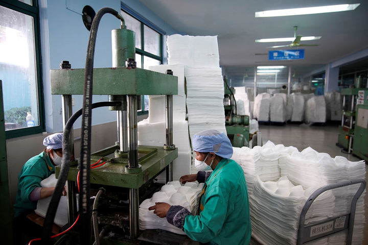 Trung Quốc phát hiện gần 90 triệu khẩu trang kém chất lượng - 1