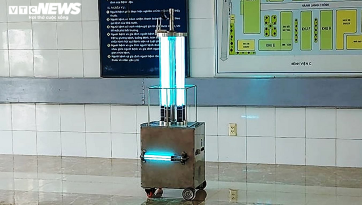 Chế tạo thành công Robot diệt 99% virus bằng tia cực tím - 1