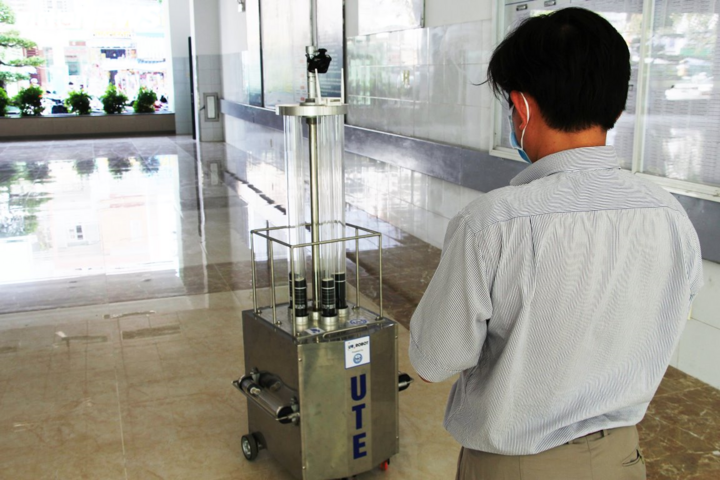 Chế tạo thành công Robot diệt 99% virus bằng tia cực tím - 10