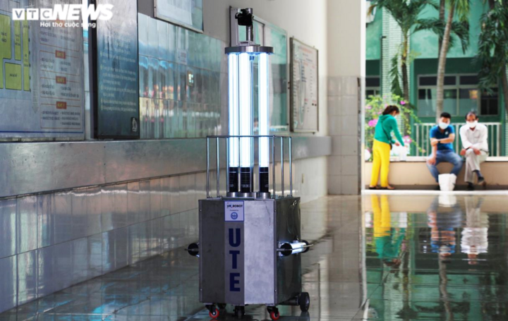 Chế tạo thành công Robot diệt 99% virus bằng tia cực tím - 5