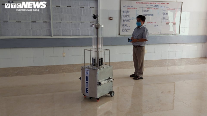 Chế tạo thành công Robot diệt 99% virus bằng tia cực tím - 2