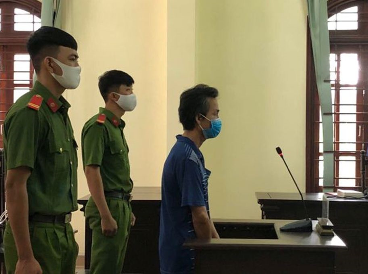 Phạt 9 tháng tù giam kẻ đánh công an vì bị nhắc đeo khẩu trang phòng dịch - 1