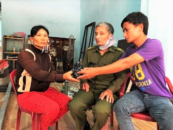 Tặng giấy khen người nhặt ve chai trả lại hơn 200 triệu đồng - 2