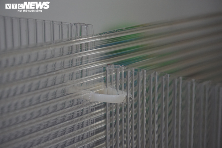 Độc đáo vách ngăn phòng, chống dịch COVID-19 ở các quán ăn Hà Nội - 4