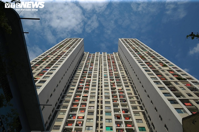 Đường phố Hà Nội, TP.HCM rực rỡ cờ hoa mừng 45 năm Ngày Giải phóng miền Nam - 7