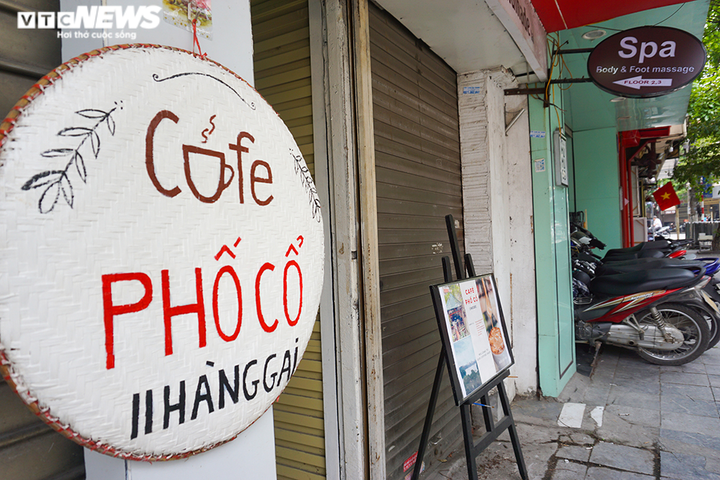 Một tuần sau khi hết cách ly, cả dãy phố ở Hà Nội vẫn không buồn mở cửa - 5