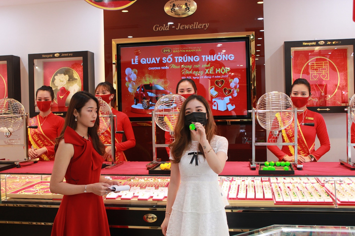 Bảo Tín Mạnh Hải thưởng Hyundai Grand i10 cho khách hàng mua trang sức - 2