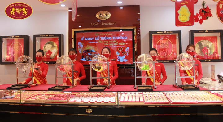 Bảo Tín Mạnh Hải thưởng Hyundai Grand i10 cho khách hàng mua trang sức - 5