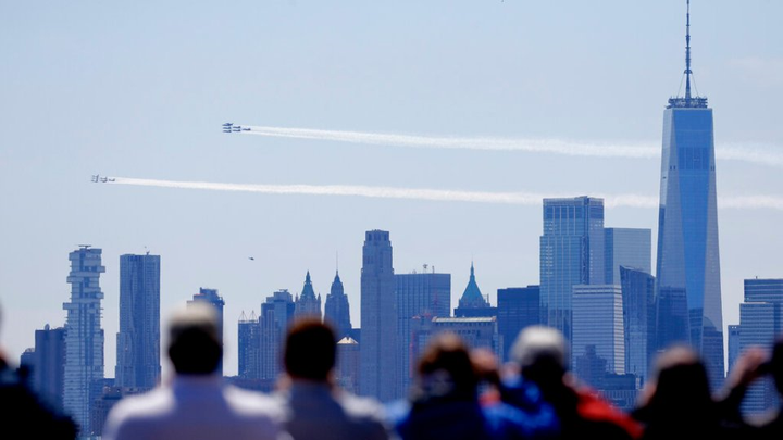 Tiêm kích Mỹ bay biểu diễn, tri ân nhân viên y tế chống COVID-19 - 1