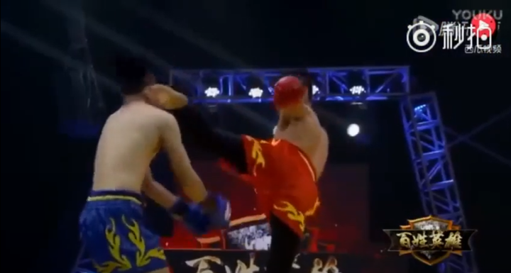 Lính đặc nhiệm Trung Quốc bị đá bay khỏi sàn đấu, ngất xỉu sau đúng 10 giây - 1