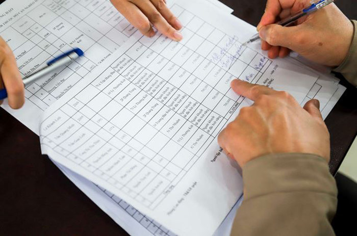 Người dân Hà Nội phấn khởi nhận tiền hỗ trợ từ gói 62.000 tỉ đồng - 5