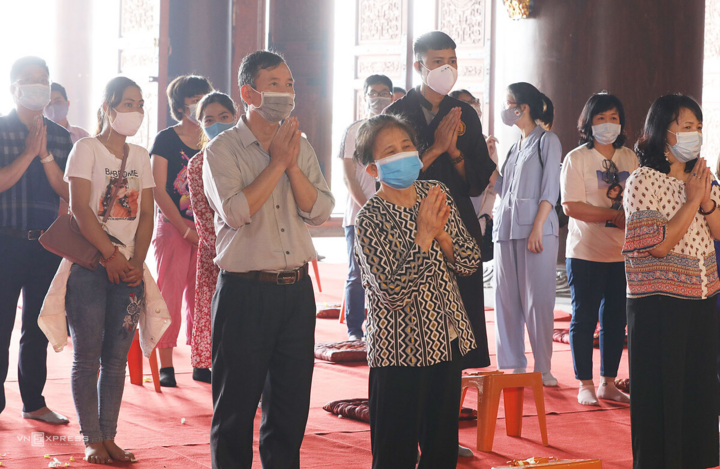 Tăng ni đeo khẩu trang dự lễ Phật đản ở ngôi chùa lớn nhất Việt Nam - 9