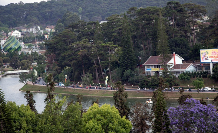 Du khách nườm nượp đổ về phố núi Đà Lạt sau đợt cao điểm phòng dịch COVID-19 - 2