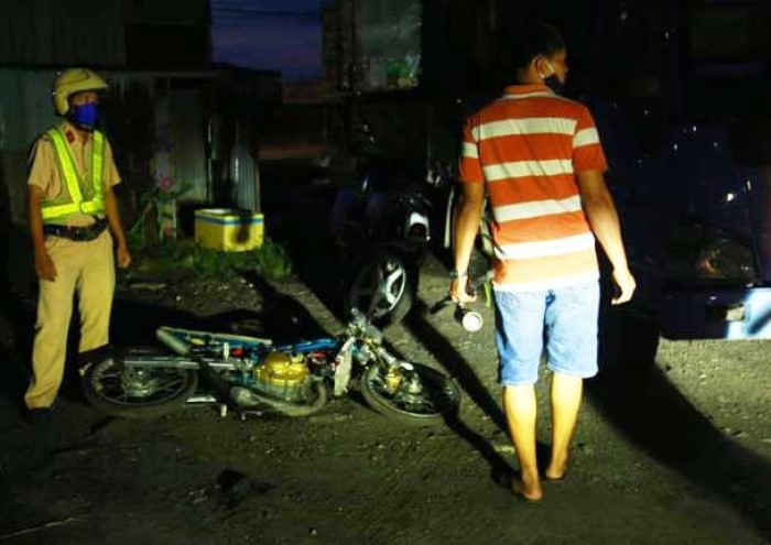 Cảnh sát nổ súng, chặn nhóm ‘quái xế’ dàn hàng trên quốc lộ để đua xe - 1