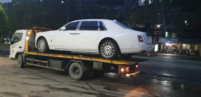 Cận cảnh 'hàng hiếm' Rolls-Royce Phantom Tranquillity cập bến Việt Nam - 4