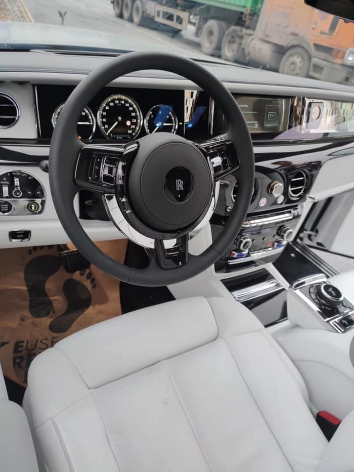 Cận cảnh 'hàng hiếm' Rolls-Royce Phantom Tranquillity cập bến Việt Nam - 6