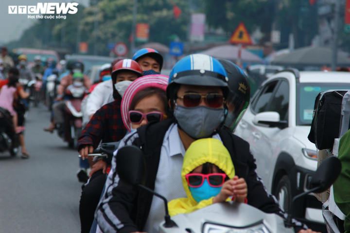 Vạn người ùn ùn về quê nghỉ lễ, quốc lộ 1A ùn ứ - 11