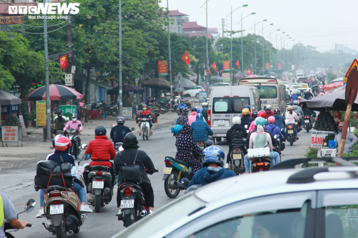 Vạn người ùn ùn về quê nghỉ lễ, quốc lộ 1A ùn ứ - 3