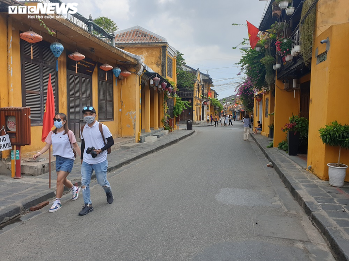 Hội An lưa thưa du khách trong ngày đầu mở cửa tham quan dịp lễ 30/4 – 1/5 - 5