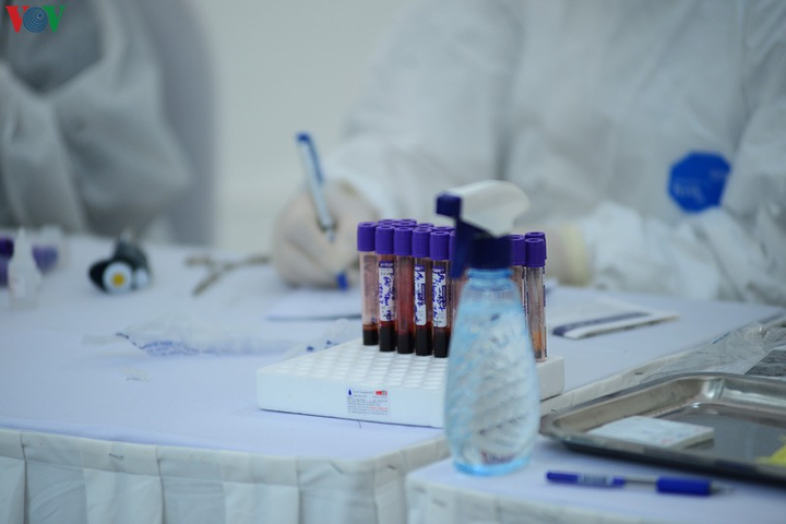 Sử dụng huyết tương điều trị COVID-19 là hướng mới, nên thử nghiệm? - 1