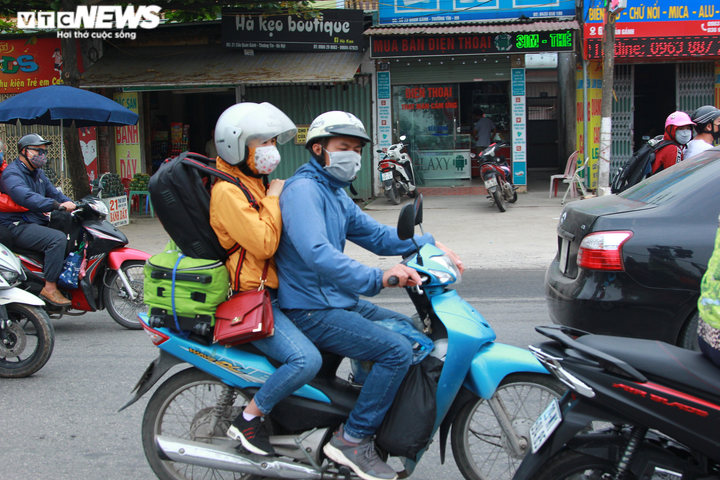 Vạn người ùn ùn về quê nghỉ lễ, quốc lộ 1A ùn ứ - 4