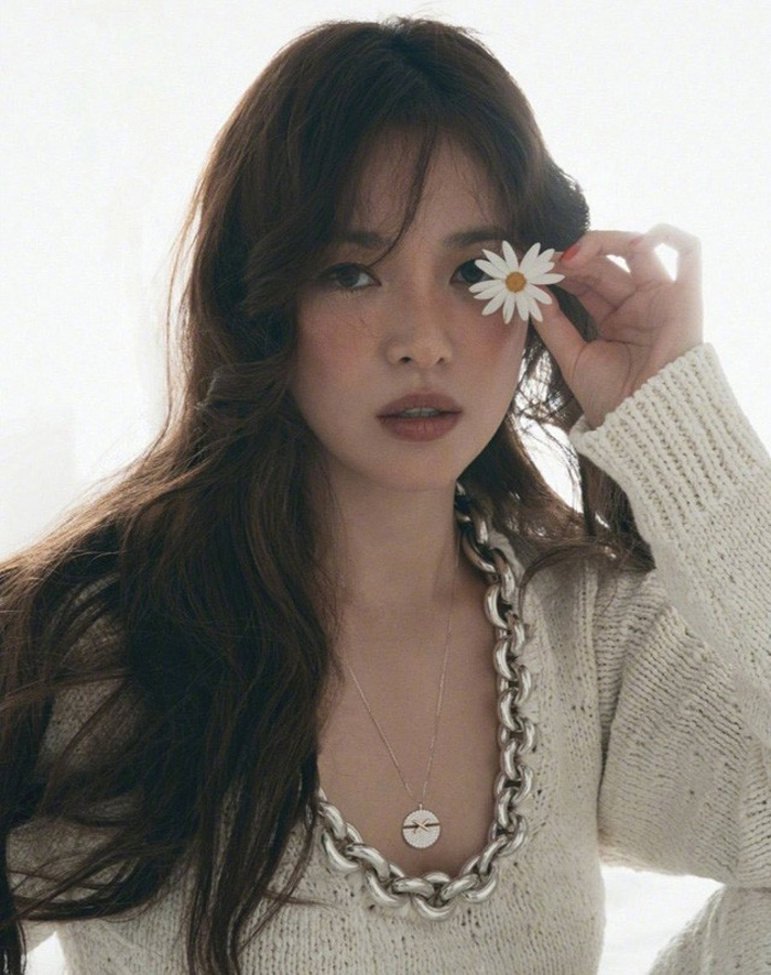 Song Hye Kyo đẹp ma mị, ánh mắt quyến rũ 'chết người' trên tạp chí Elle - 3