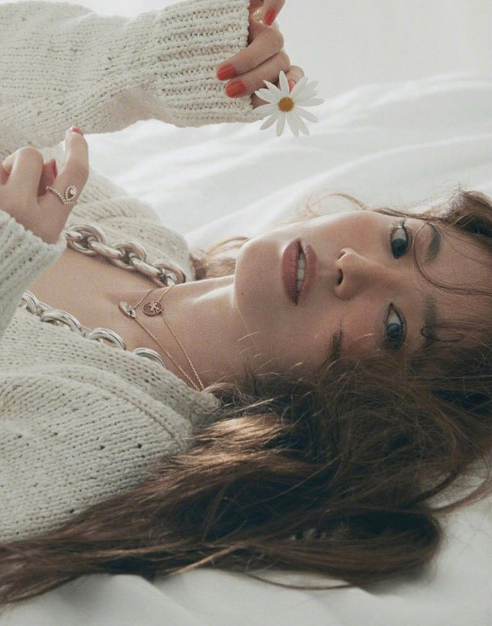 Song Hye Kyo đẹp ma mị, ánh mắt quyến rũ 'chết người' trên tạp chí Elle - 9