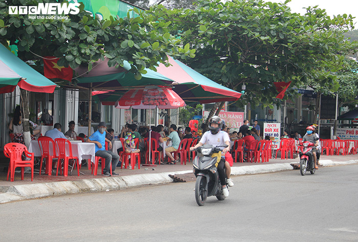 Rác thải 'bức tử' bãi tắm Đồ Sơn trong dịp nghỉ lễ 30/4-1/5 - 12