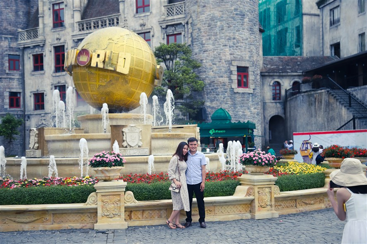 Du khách hào hứng trong ngày đầu Bà Nà Hills đón khách trở lại - 9