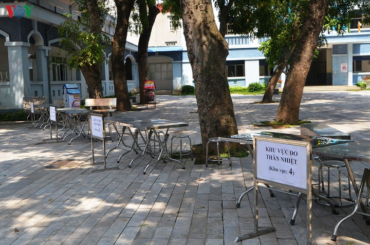 Ảnh: Vệ sinh toàn bộ trường học Hà Nội trước khi học sinh tới lớp - 11