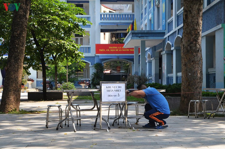 Ảnh: Vệ sinh toàn bộ trường học Hà Nội trước khi học sinh tới lớp - 12