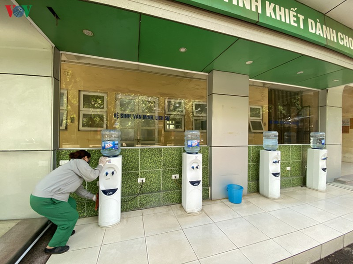Ảnh: Vệ sinh toàn bộ trường học Hà Nội trước khi học sinh tới lớp - 2