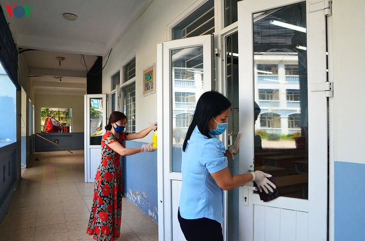 Ảnh: Vệ sinh toàn bộ trường học Hà Nội trước khi học sinh tới lớp - 8