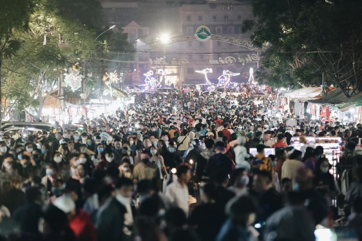 21 tiếng 'hành xác' đến Đà Lạt: Con khóc, vợ chồng gây gổ, nơm nớp lo COVID-19 - 2